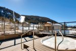 Hot Tub-Slopeside Premier Studio-Gondola Resorts 